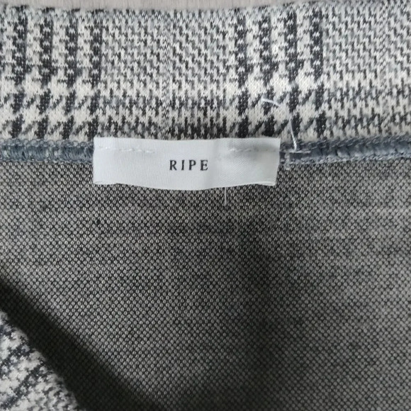 Ripe Faux Vegan Wool Knit Plaid Skirt  Ruffles Gray Black M - Picture 5 of 6